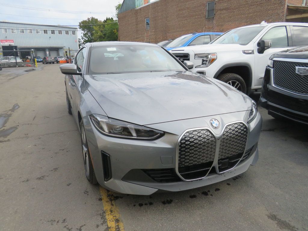 BMW i4 photo 5