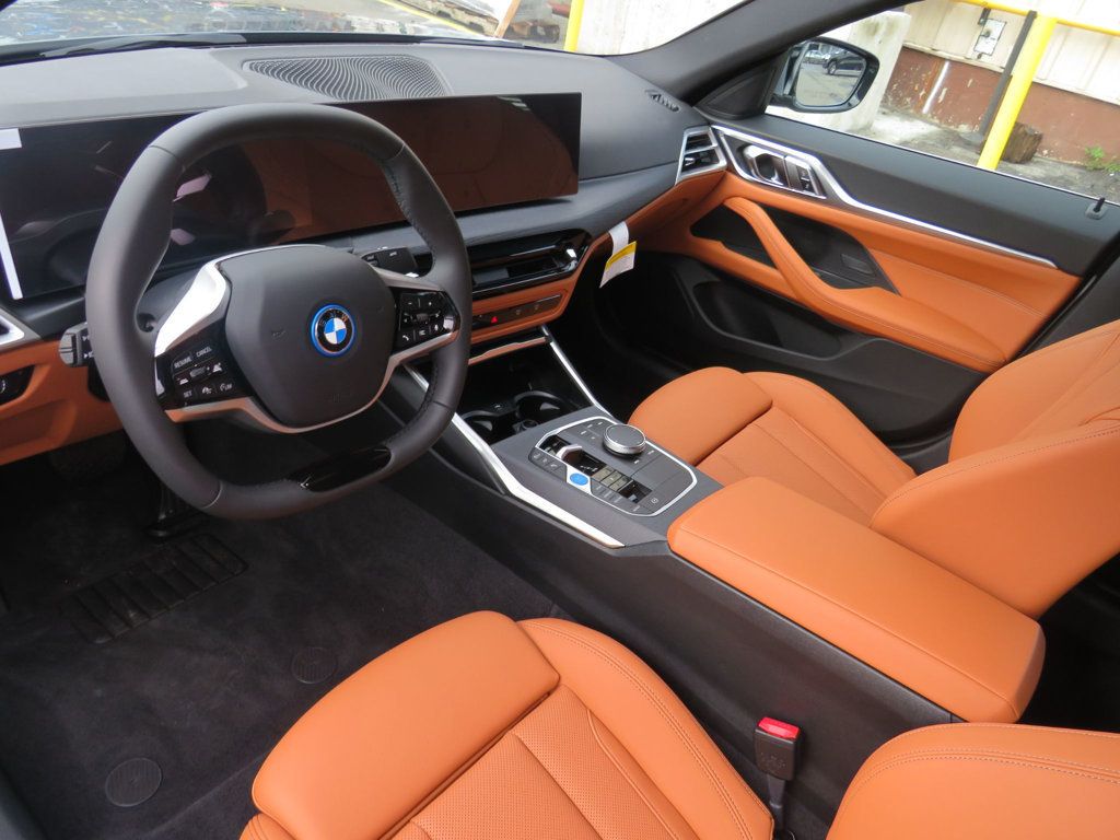 BMW i4 photo 9