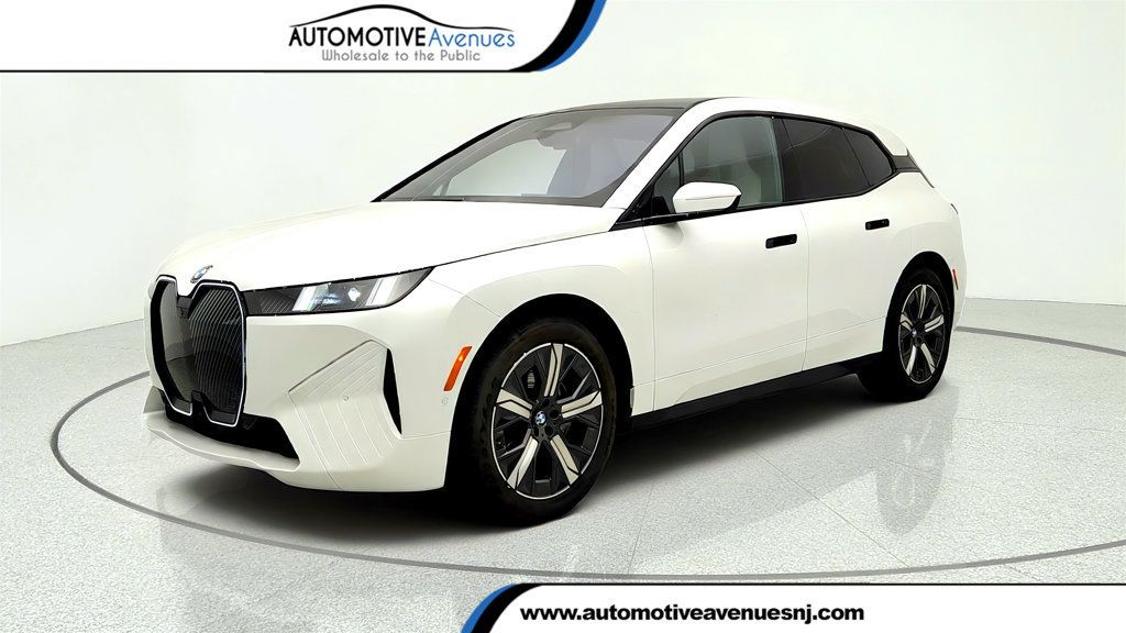 2026 BMW iX xDrive45 SAV w/ Premium Pkg & Panoramic Eclipsing Roof - 23057824 | Video 1