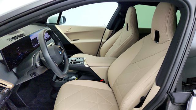 2026 BMW iX xDrive45 SAV w/ Premium Pkg & Panoramic Eclipsing Roof - 23057824 - 18