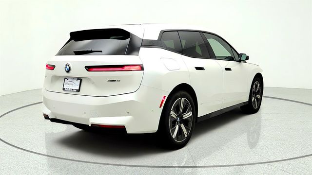 2026 BMW iX xDrive45 SAV w/ Premium Pkg & Panoramic Eclipsing Roof - 23057824 - 4
