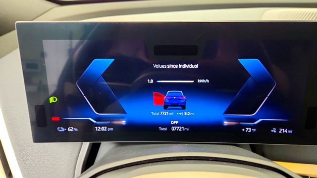 2026 BMW iX xDrive60 w/ Dynamic Handling, Executive & Climate Comfort - 23090394 - 13