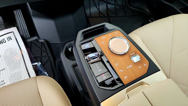 2026 BMW iX xDrive60 w/ Dynamic Handling, Executive & Climate Comfort - 23090394 - 15