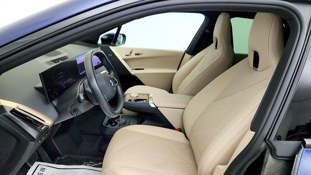 2026 BMW iX xDrive60 w/ Dynamic Handling, Executive & Climate Comfort - 23090394 - 18