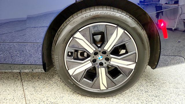 2026 BMW iX xDrive60 w/ Dynamic Handling, Executive & Climate Comfort - 23090394 - 8
