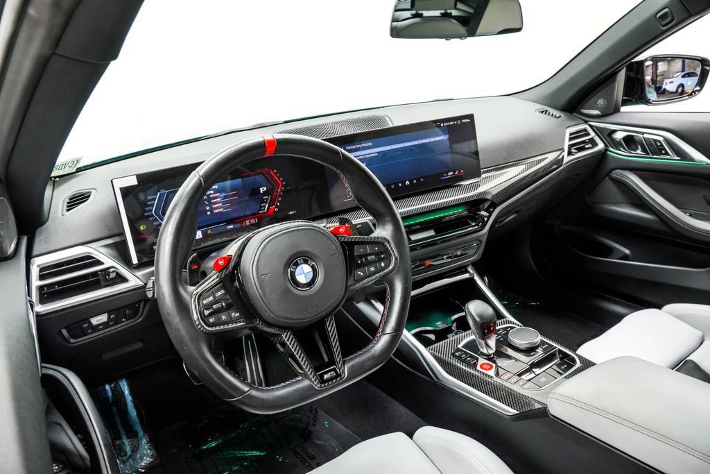 BMW M4 photo 3