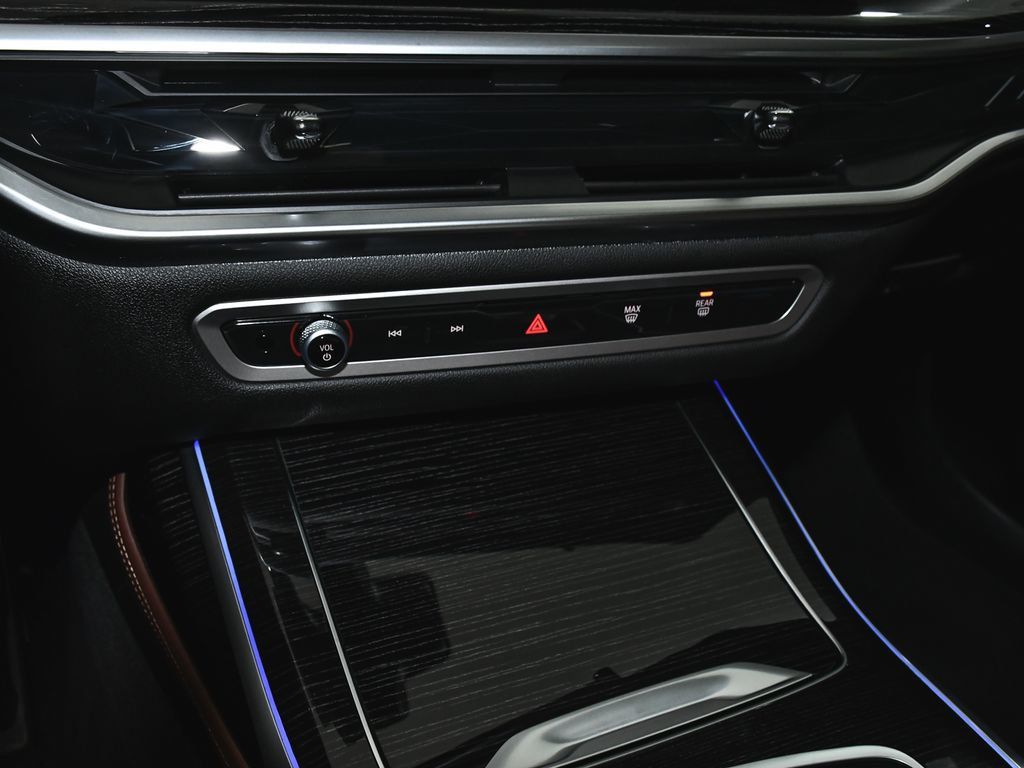 BMW X7 photo 35