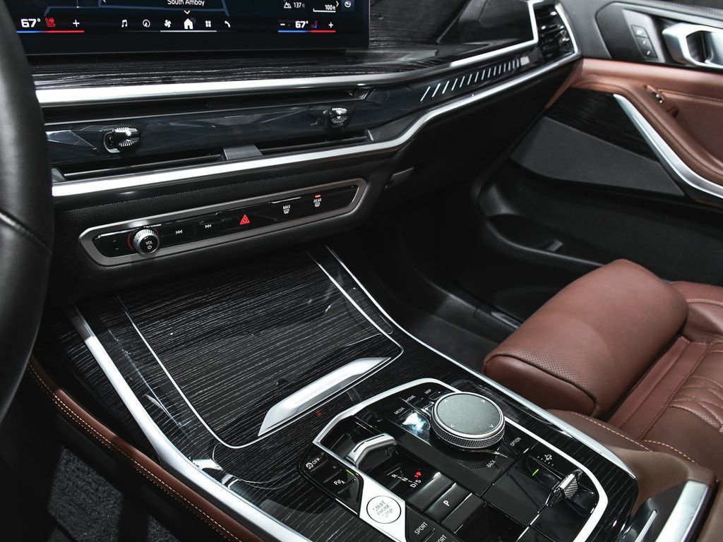 BMW X7 photo 43