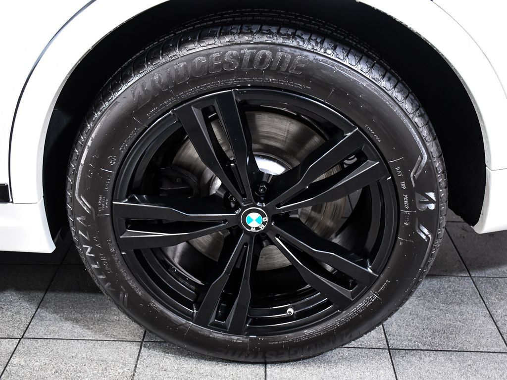 BMW X7 photo 8