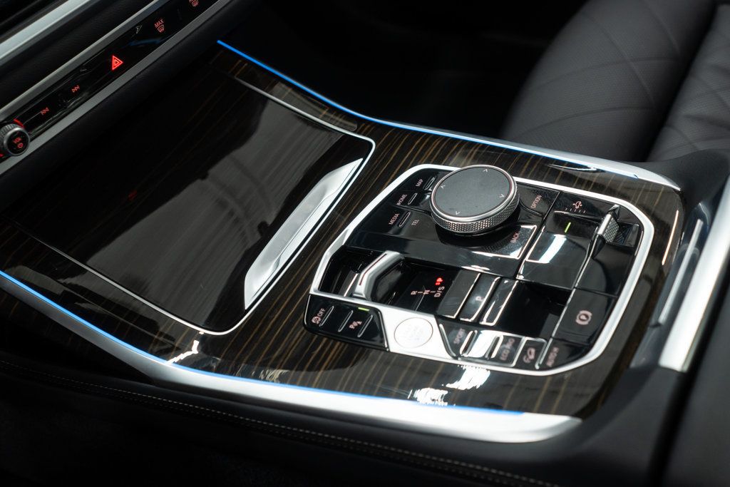BMW X7 photo 25