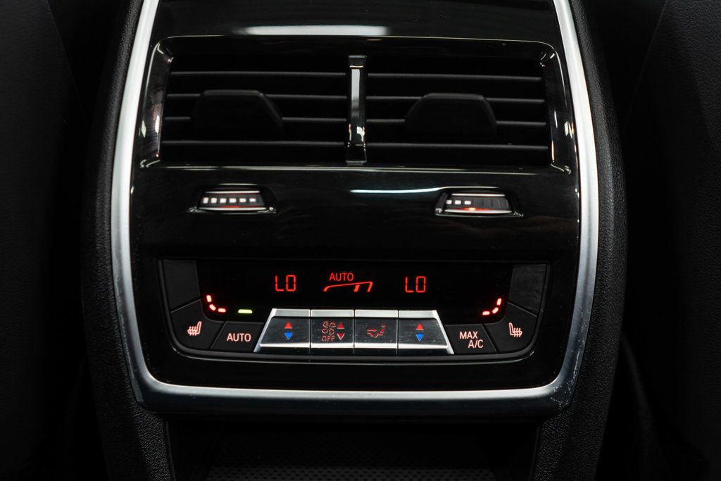 BMW X7 photo 32