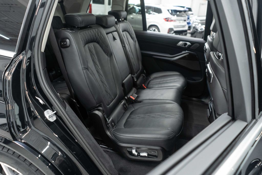 BMW X7 photo 12