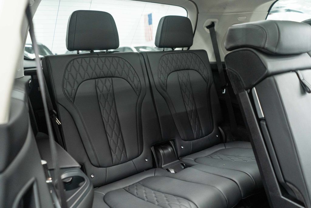 BMW X7 photo 13