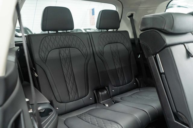 2026 BMW X7 xDrive40i Sports Activity Vehicle - 23073835 - 12