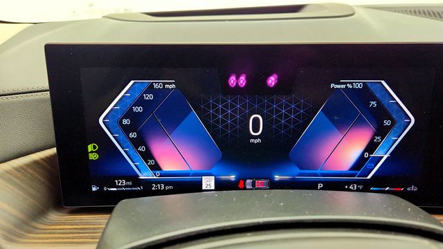 2026 BMW X7 xDrive40i w/ Dynamic Handling & Driving Assistance Pro Packages - 22994763 - 14