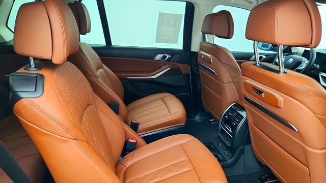 2026 BMW X7 xDrive40i w/ Dynamic Handling & Driving Assistance Pro Packages - 22994763 - 24