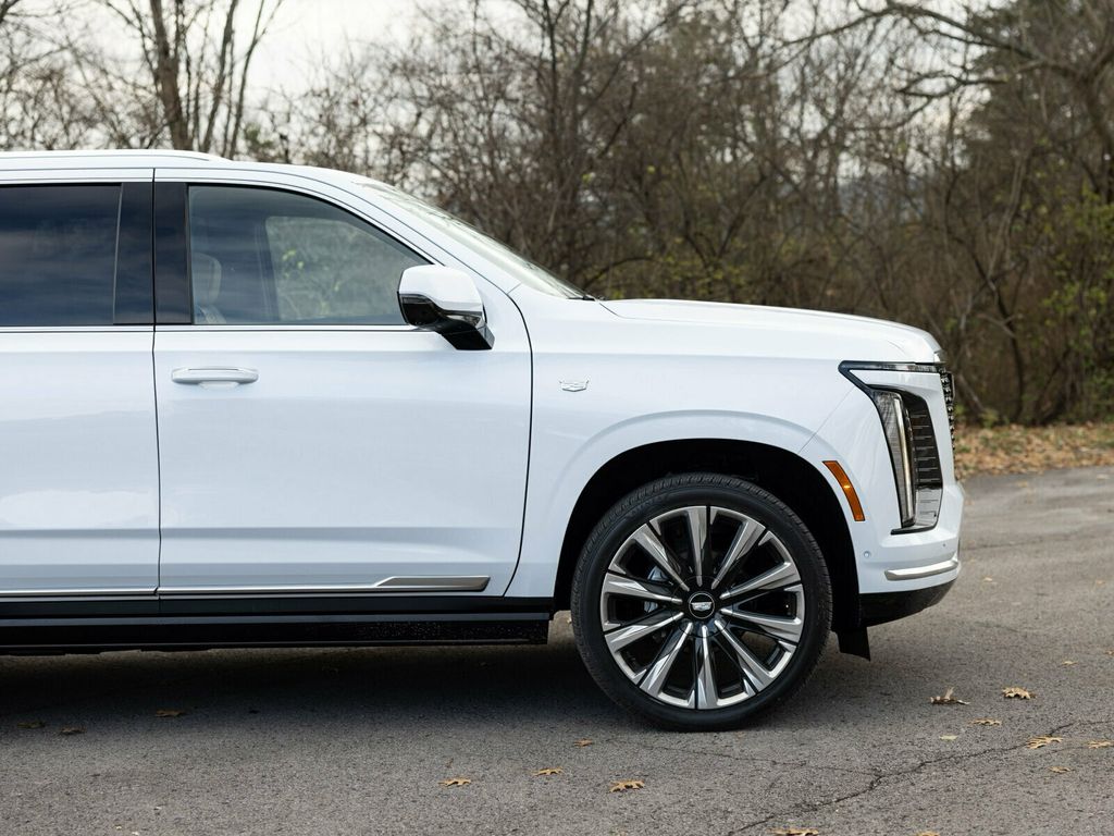 2026 Cadillac Escalade Luxury 4WD, Touring Package, 24" 10-Spoke Alloy Wheels - 22963686 - 11