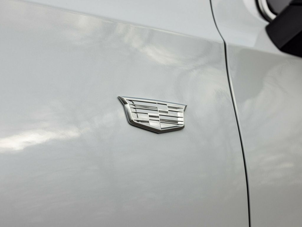 2026 Cadillac Escalade Luxury 4WD, Touring Package, 24" 10-Spoke Alloy Wheels - 22963686 - 20