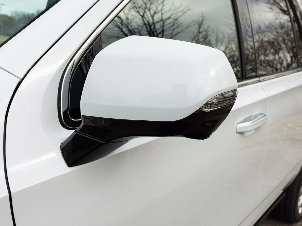 2026 Cadillac Escalade Luxury 4WD, Touring Package, 24" 10-Spoke Alloy Wheels - 22963686 - 21