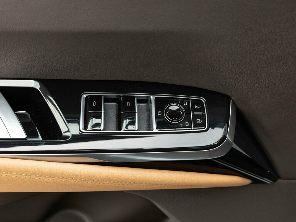 2026 Cadillac Escalade Luxury 4WD, Touring Package, 24" 10-Spoke Alloy Wheels - 22963686 - 24