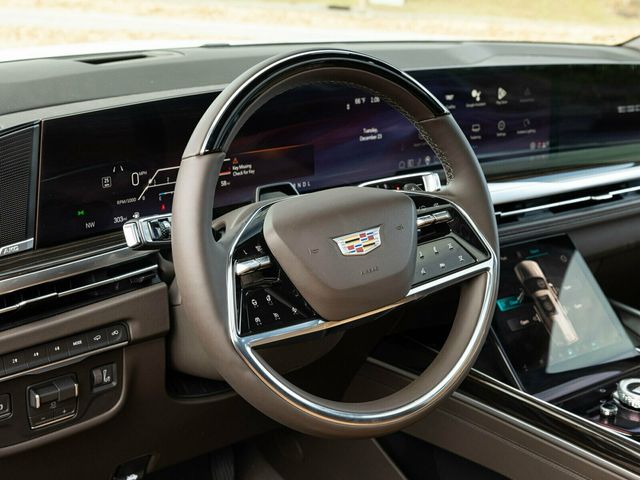 2026 Cadillac Escalade Luxury 4WD, Touring Package, 24" 10-Spoke Alloy Wheels - 22963686 - 26