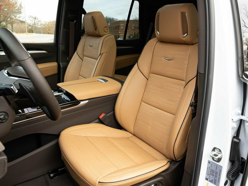 2026 Cadillac Escalade Luxury 4WD, Touring Package, 24" 10-Spoke Alloy Wheels - 22963686 - 28