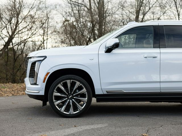 2026 Cadillac Escalade Luxury 4WD, Touring Package, 24" 10-Spoke Alloy Wheels - 22963686 - 2