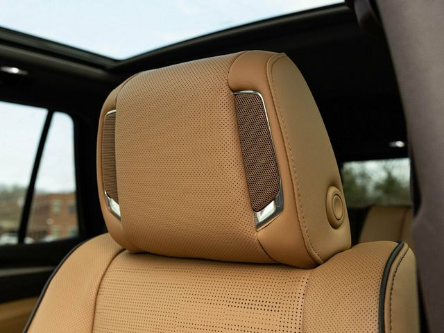 2026 Cadillac Escalade Luxury 4WD, Touring Package, 24" 10-Spoke Alloy Wheels - 22963686 - 29