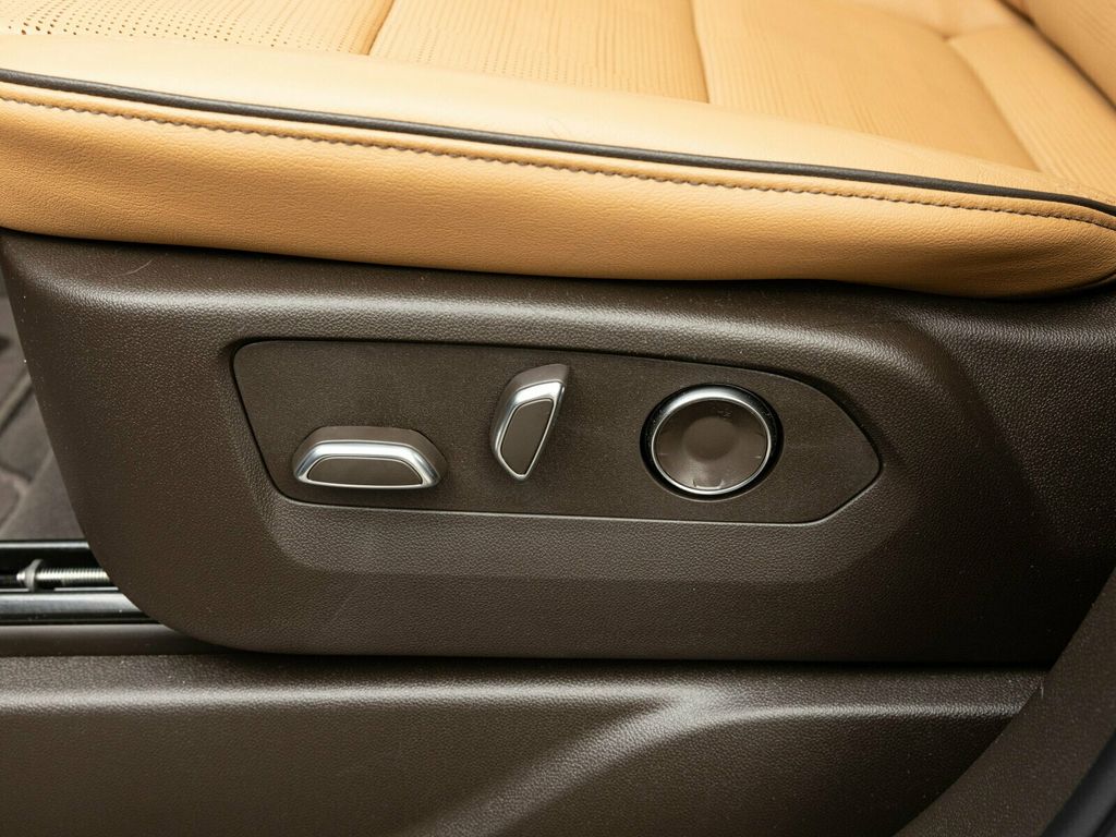 2026 Cadillac Escalade Luxury 4WD, Touring Package, 24" 10-Spoke Alloy Wheels - 22963686 - 30