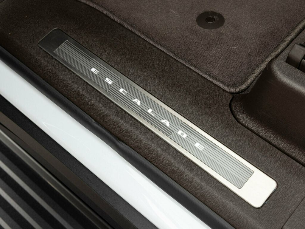 2026 Cadillac Escalade Luxury 4WD, Touring Package, 24" 10-Spoke Alloy Wheels - 22963686 - 31