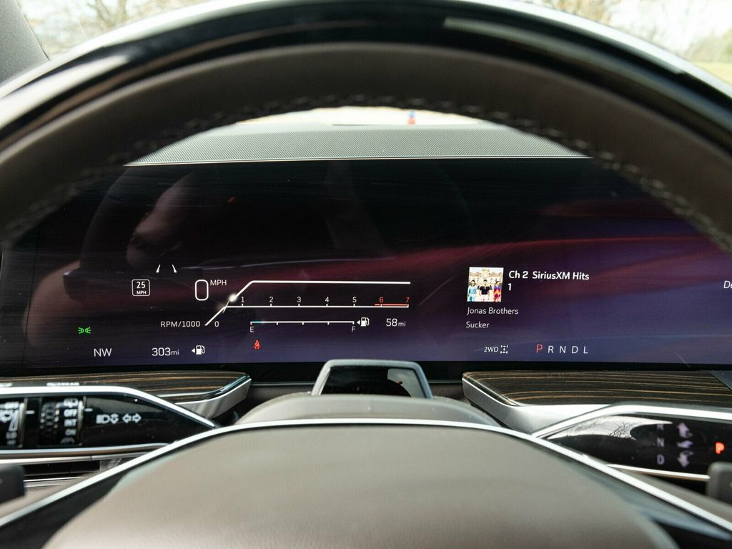 2026 Cadillac Escalade Luxury 4WD, Touring Package, 24" 10-Spoke Alloy Wheels - 22963686 - 34