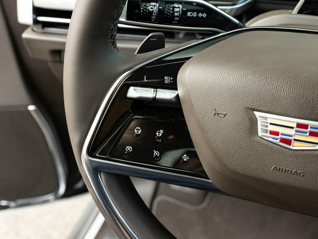 2026 Cadillac Escalade Luxury 4WD, Touring Package, 24" 10-Spoke Alloy Wheels - 22963686 - 40