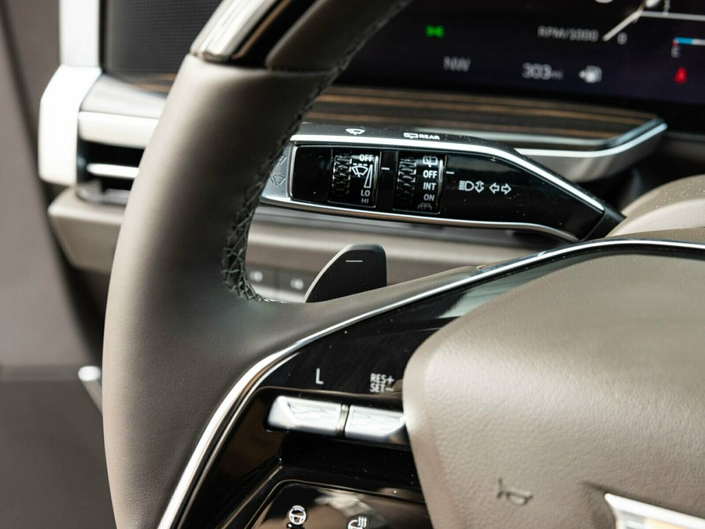 2026 Cadillac Escalade Luxury 4WD, Touring Package, 24" 10-Spoke Alloy Wheels - 22963686 - 41