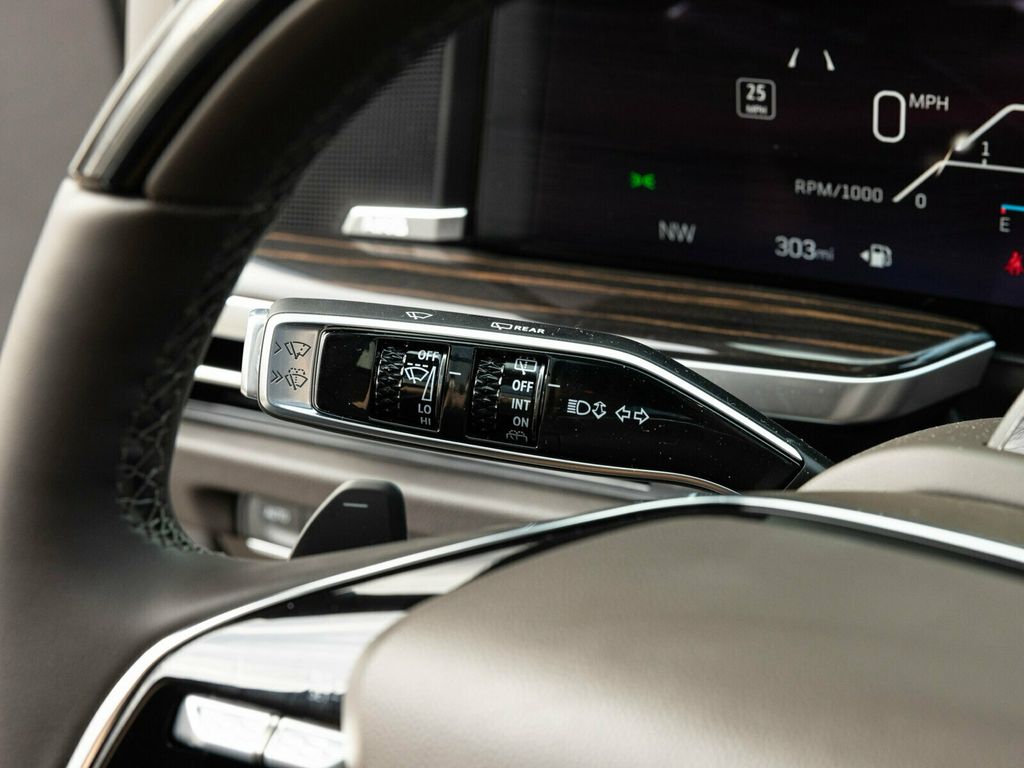 2026 Cadillac Escalade Luxury 4WD, Touring Package, 24" 10-Spoke Alloy Wheels - 22963686 - 42