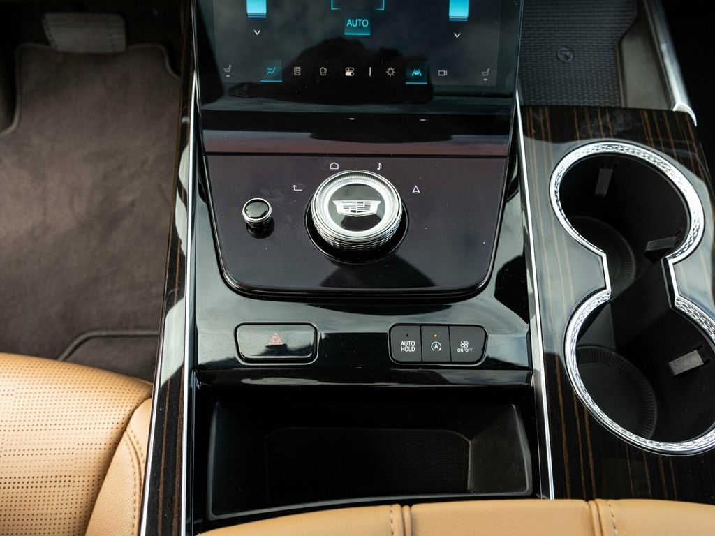 2026 Cadillac Escalade Luxury 4WD, Touring Package, 24" 10-Spoke Alloy Wheels - 22963686 - 44