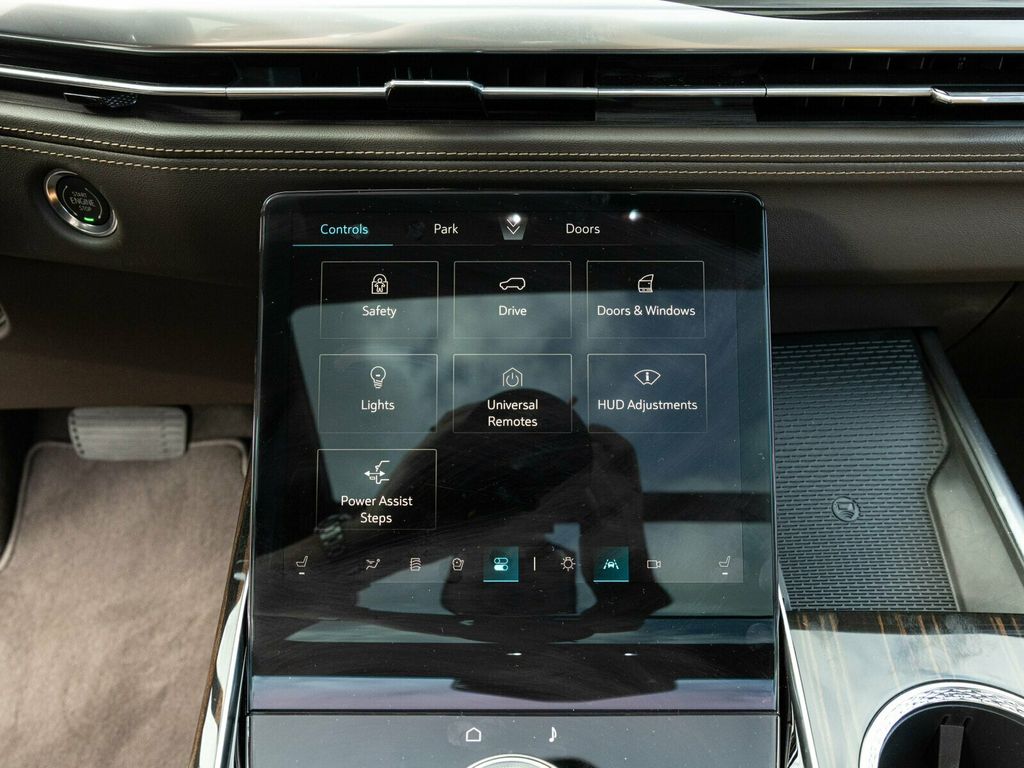 2026 Cadillac Escalade Luxury 4WD, Touring Package, 24" 10-Spoke Alloy Wheels - 22963686 - 46