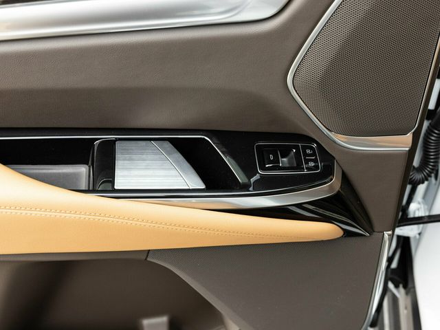 2026 Cadillac Escalade Luxury 4WD, Touring Package, 24" 10-Spoke Alloy Wheels - 22963686 - 57