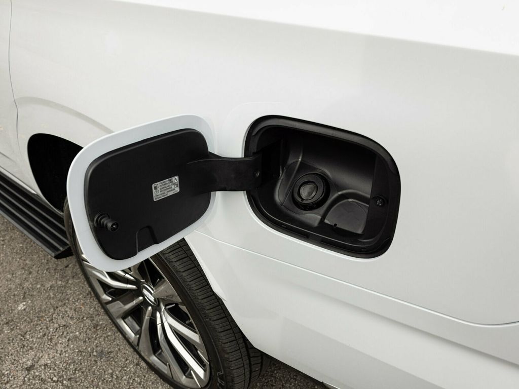 2026 Cadillac Escalade Luxury 4WD, Touring Package, 24" 10-Spoke Alloy Wheels - 22963686 - 63