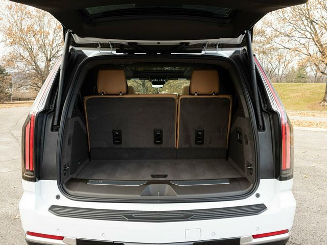 2026 Cadillac Escalade Luxury 4WD, Touring Package, 24" 10-Spoke Alloy Wheels - 22963686 - 64