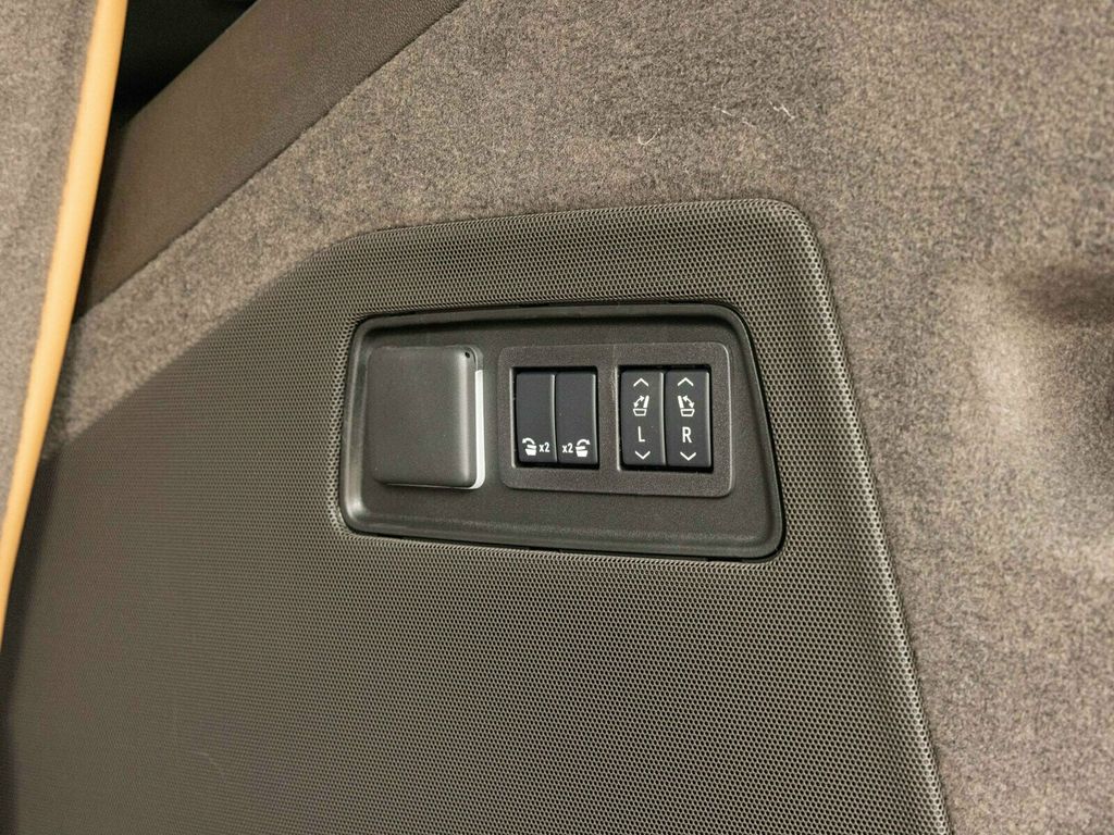 2026 Cadillac Escalade Luxury 4WD, Touring Package, 24" 10-Spoke Alloy Wheels - 22963686 - 65