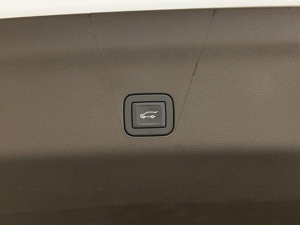 2026 Cadillac Escalade Luxury 4WD, Touring Package, 24" 10-Spoke Alloy Wheels - 22963686 - 68