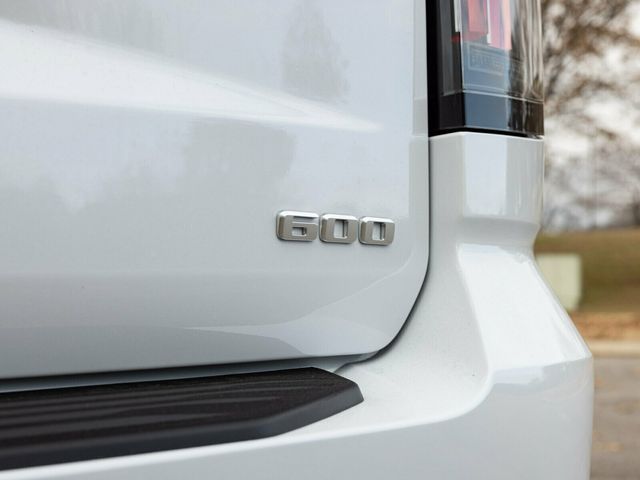 2026 Cadillac Escalade Luxury 4WD, Touring Package, 24" 10-Spoke Alloy Wheels - 22963686 - 74