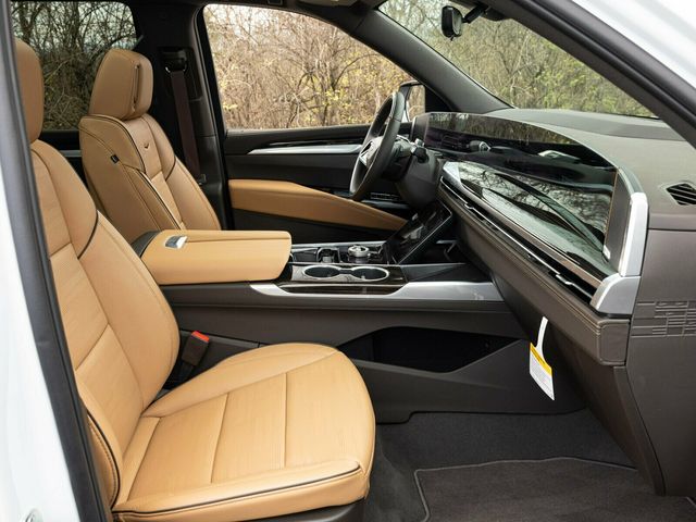 2026 Cadillac Escalade Luxury 4WD, Touring Package, 24" 10-Spoke Alloy Wheels - 22963686 - 81