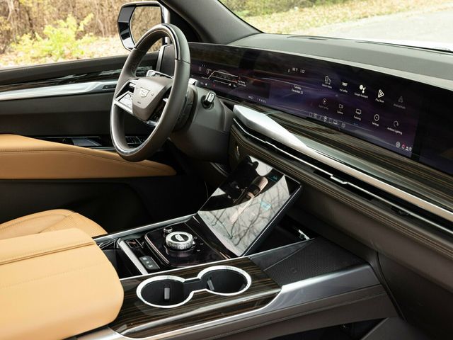 2026 Cadillac Escalade Luxury 4WD, Touring Package, 24" 10-Spoke Alloy Wheels - 22963686 - 82