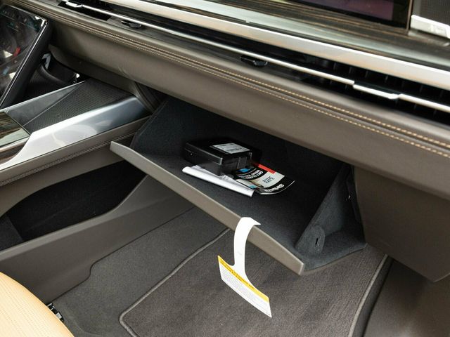 2026 Cadillac Escalade Luxury 4WD, Touring Package, 24" 10-Spoke Alloy Wheels - 22963686 - 84