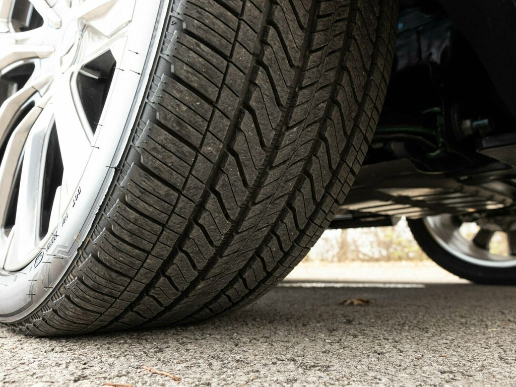 2026 Cadillac Escalade Luxury 4WD, Touring Package, 24" 10-Spoke Alloy Wheels - 22963686 - 88