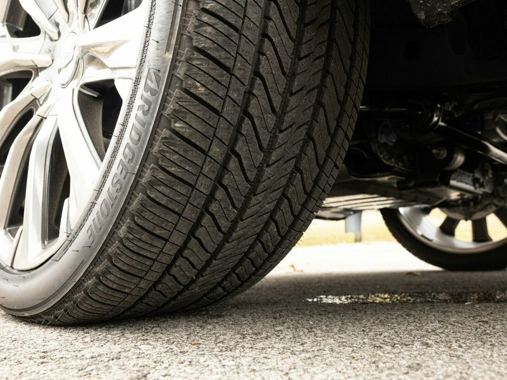 2026 Cadillac Escalade Luxury 4WD, Touring Package, 24" 10-Spoke Alloy Wheels - 22963686 - 94