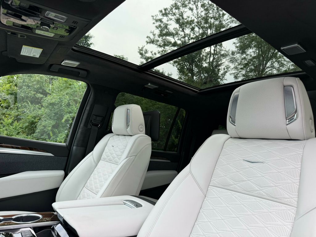 2026 Cadillac Escalade ESV ESV, Platinum Luxury, Massage Seats, 24" Polished Alloy Wheels - 23050727 - 17