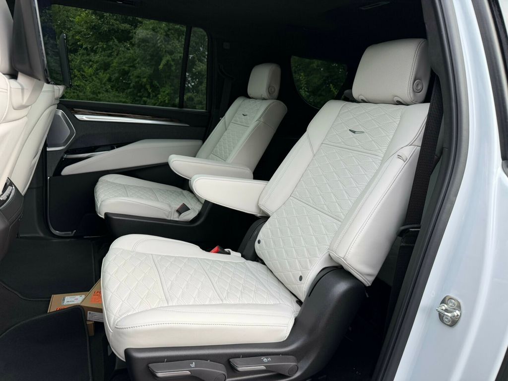 2026 Cadillac Escalade ESV ESV, Platinum Luxury, Massage Seats, 24" Polished Alloy Wheels - 23050727 - 21