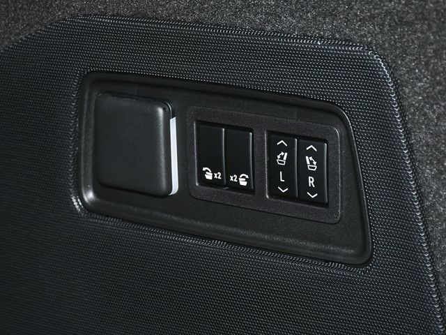 2026 Cadillac Escalade ESV Platinum Edition - 23030240 - 70